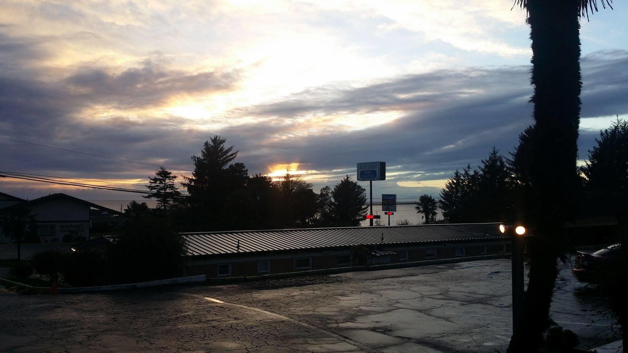 Blue Coast Inn & Suites Brookings Bagian luar foto